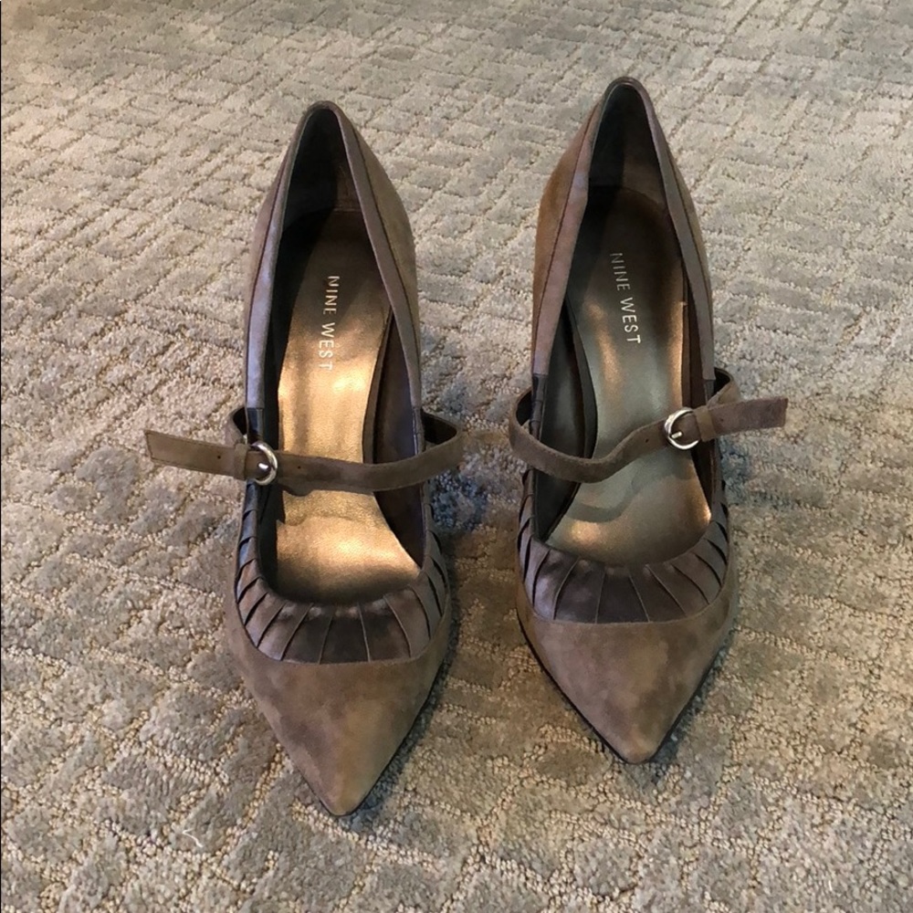 Vintage inspired grey Nine West heals